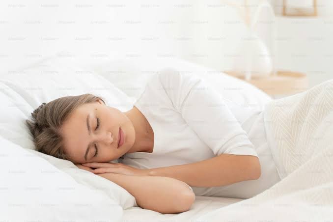 Ngủ đủ giấc 7-8 tiếng giúp tăng cường sức đề kháng và hệ miễn dịch