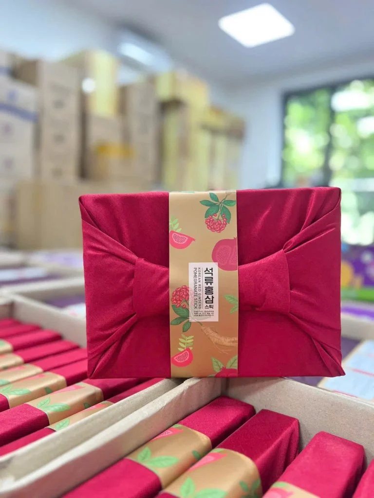 Hộp quà Hồng sâm Lựu Kim's Red Ginseng gói vải đỏ